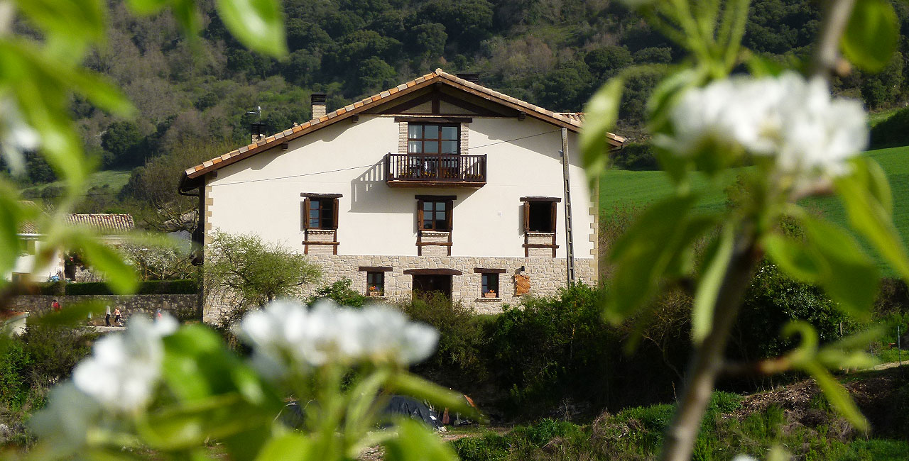Fachada de Casa Rural Urederra