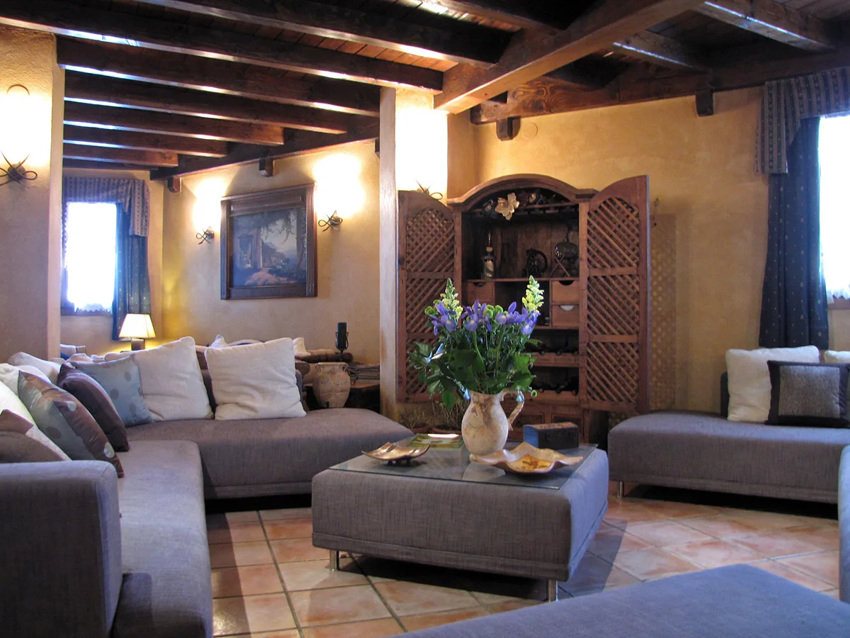 Salón del Hotel Rural Eseverry