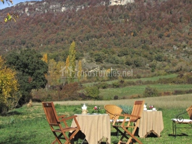 Zona de terraza en el jardín · Gaineko Etxea