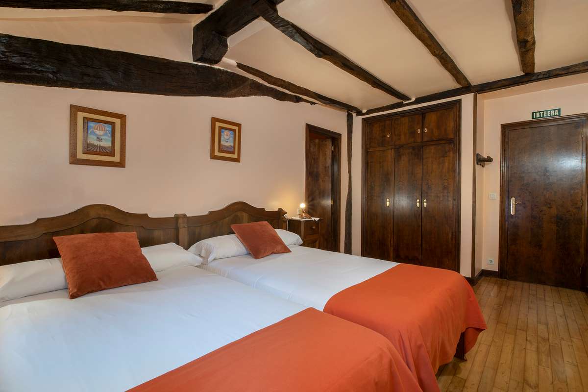 Dormitorio abuhardillado de Jauregia I · Jauregia I y II