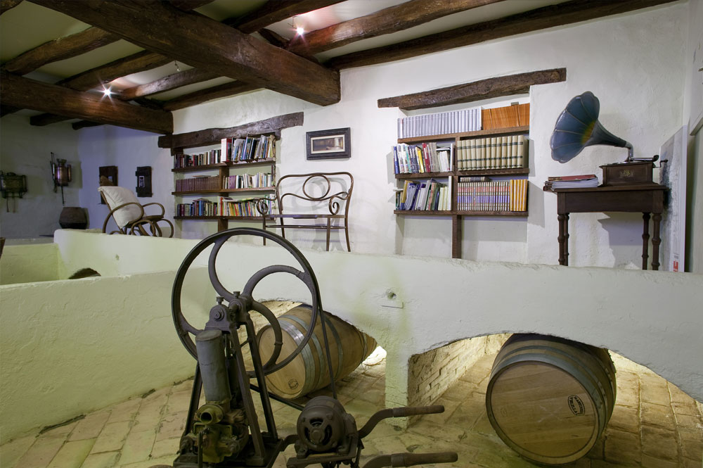 Utensilios de la antigua bodega de Lakoak
