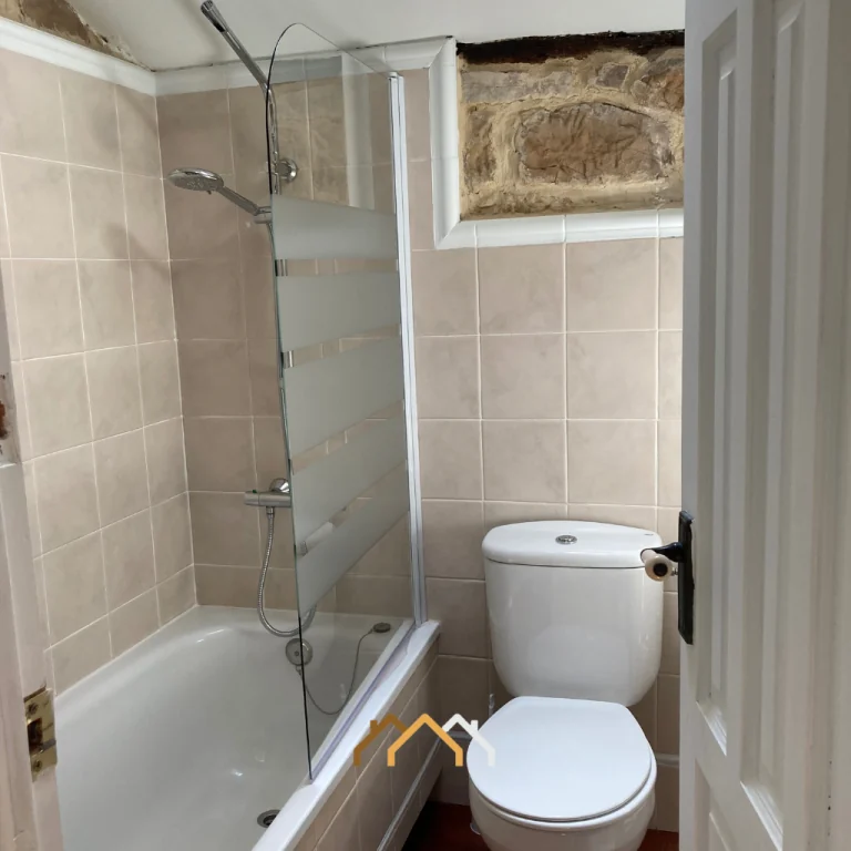 Baño de una de las casas rurales · Las Casas de Quintanilla