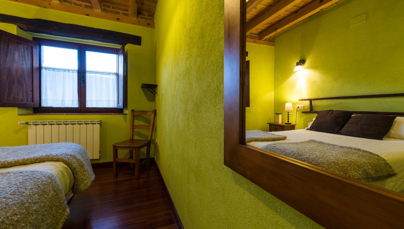 Habitación doble con dos camas en el Hotel Rural Piedra Abierta