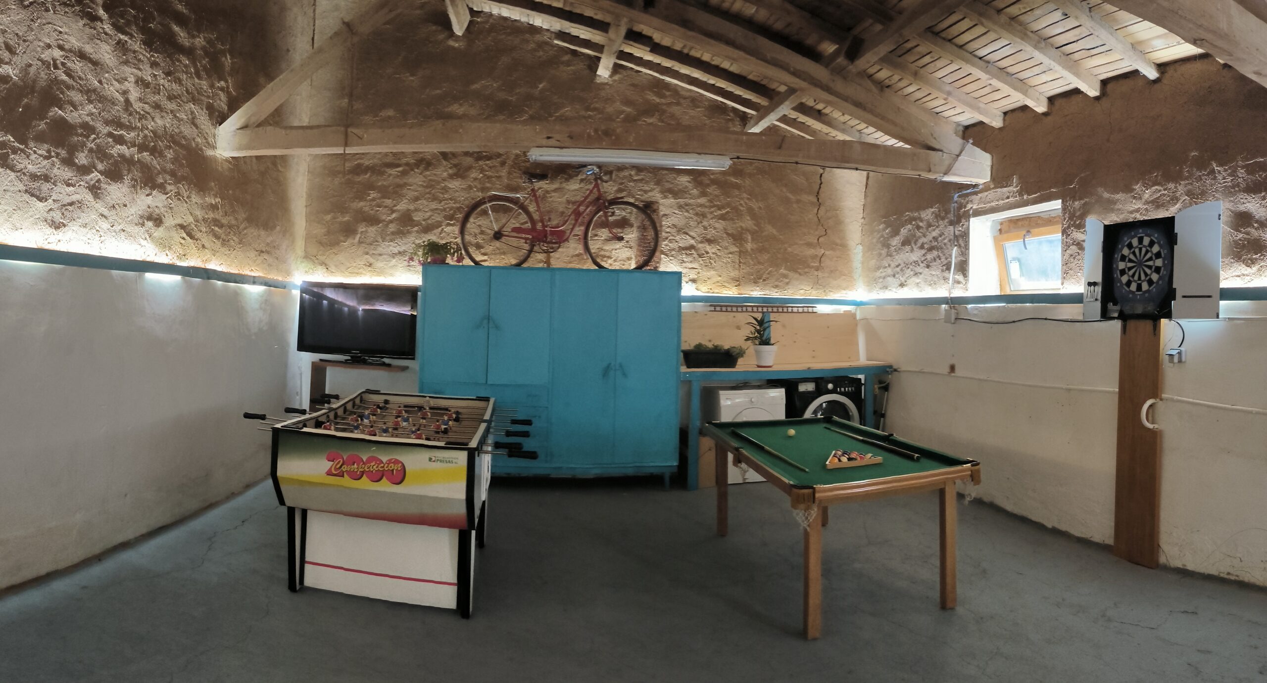 Sala de juegos con billar en El Portal del Cerrato
