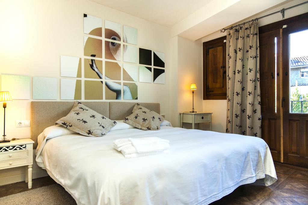 Dormitorio doble con decoración contemporánea