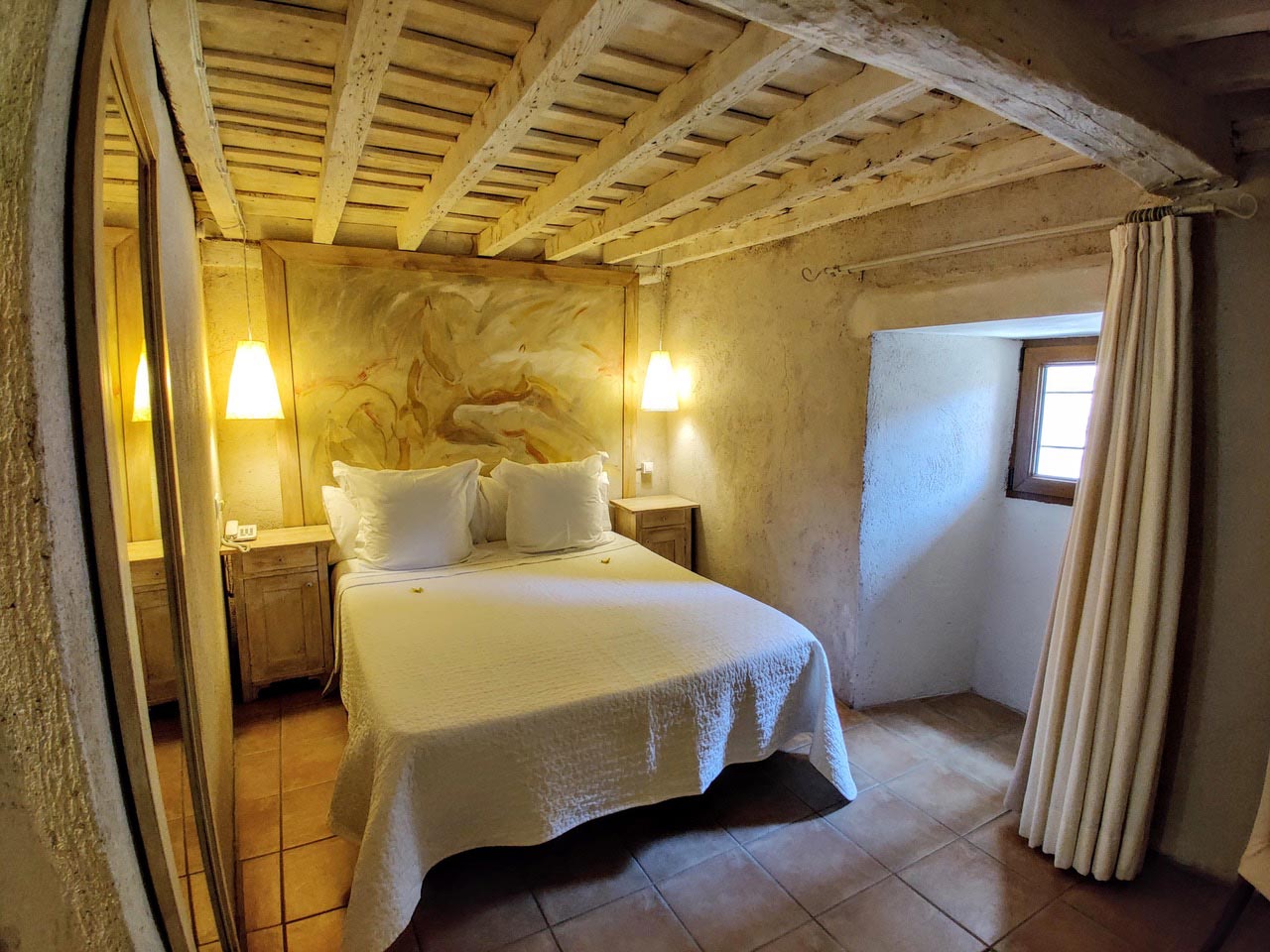 Habitación doble con cama de matrimonio en Casa de la Sal