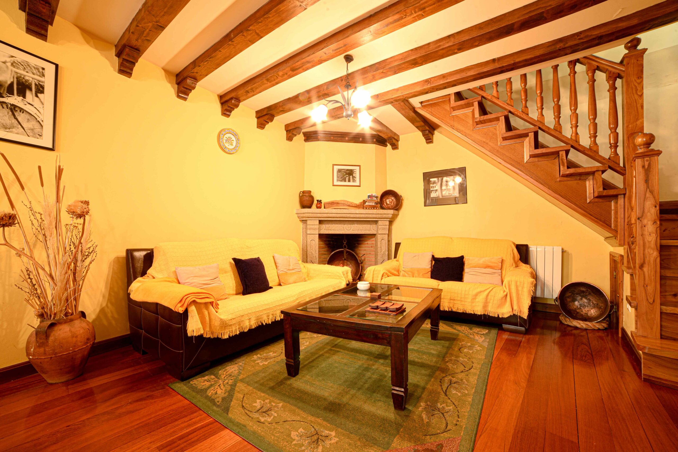 Sala de estar con chimenea