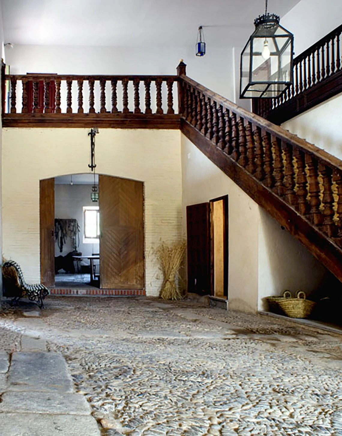 Entrada del Ala de Naciente del Palacio de Hoyuelos