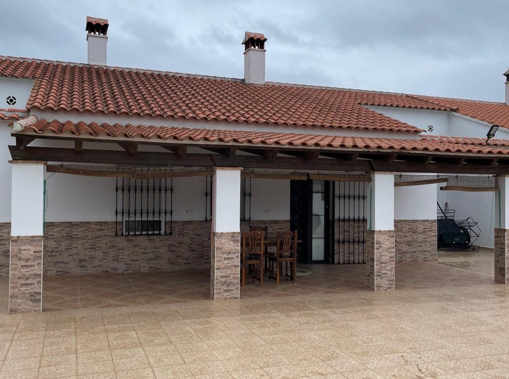 Porche delantero de Casa Pequeña en Casas Rurales La Colina