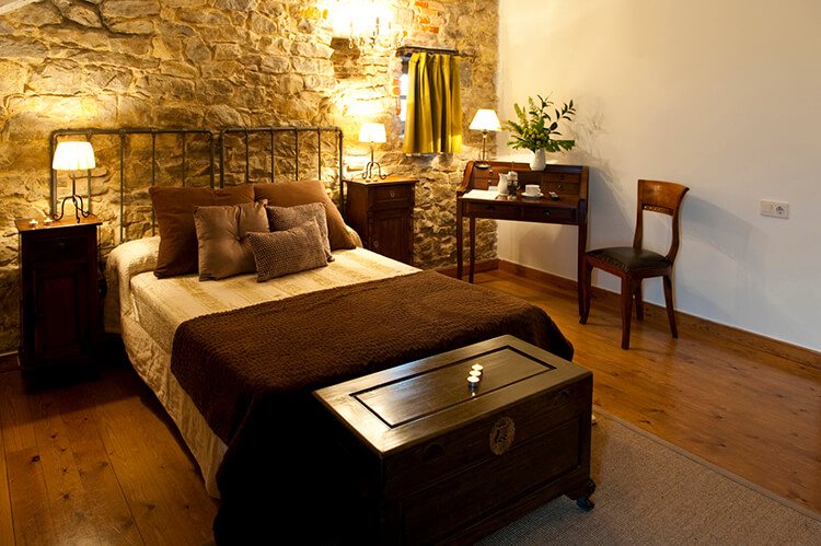 Habitación abuhardillada de Posada Santa Ana